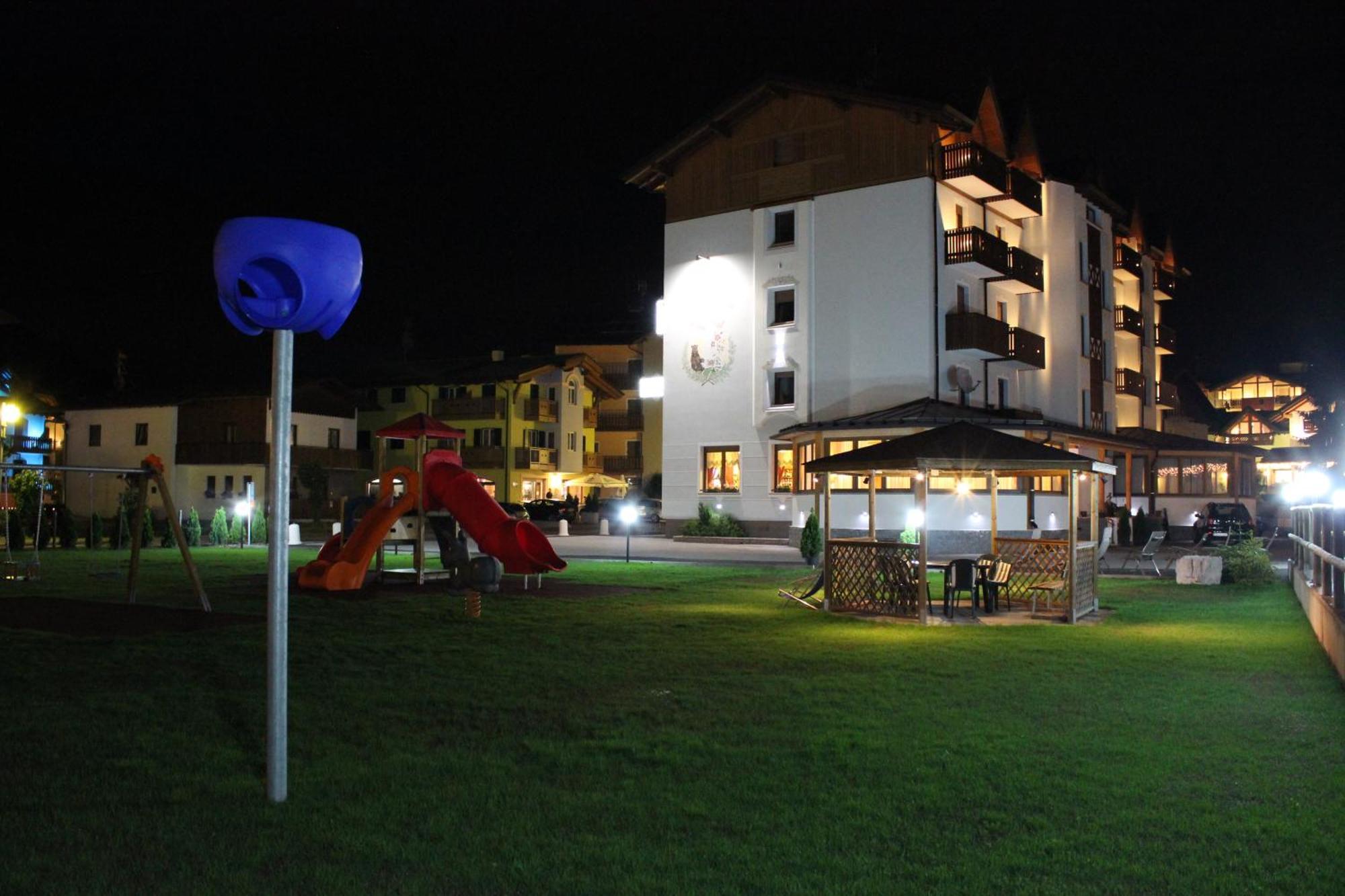 Hotel Rosa Alpina Andalo Exteriör bild