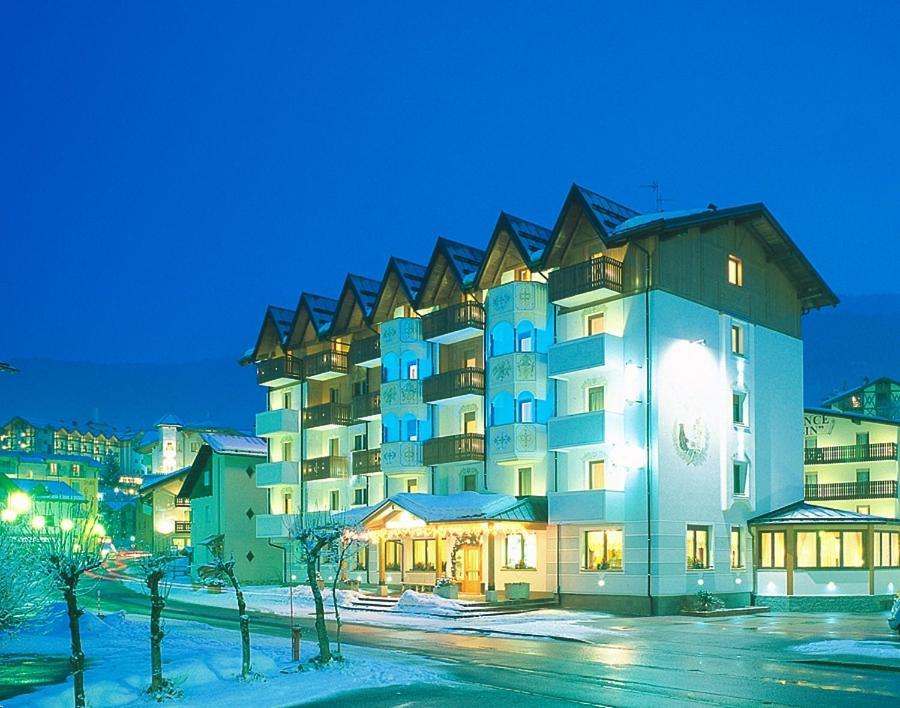 Hotel Rosa Alpina Andalo Exteriör bild