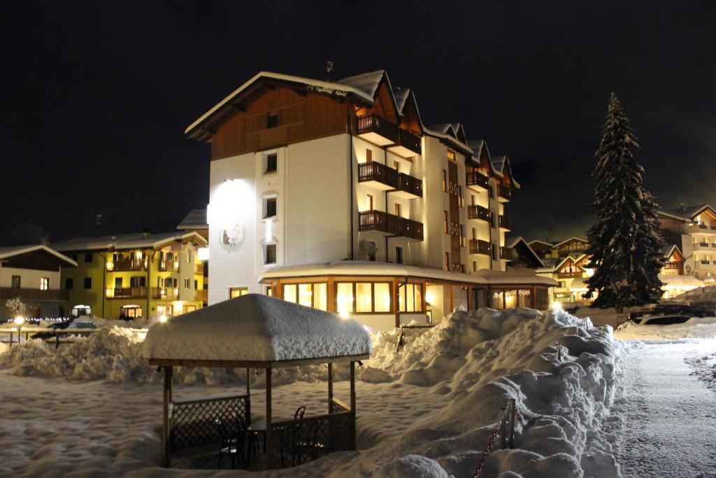 Hotel Rosa Alpina Andalo Exteriör bild